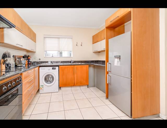 2 BEDROOM APARTMENT FOR SALE IN BRYANSTON